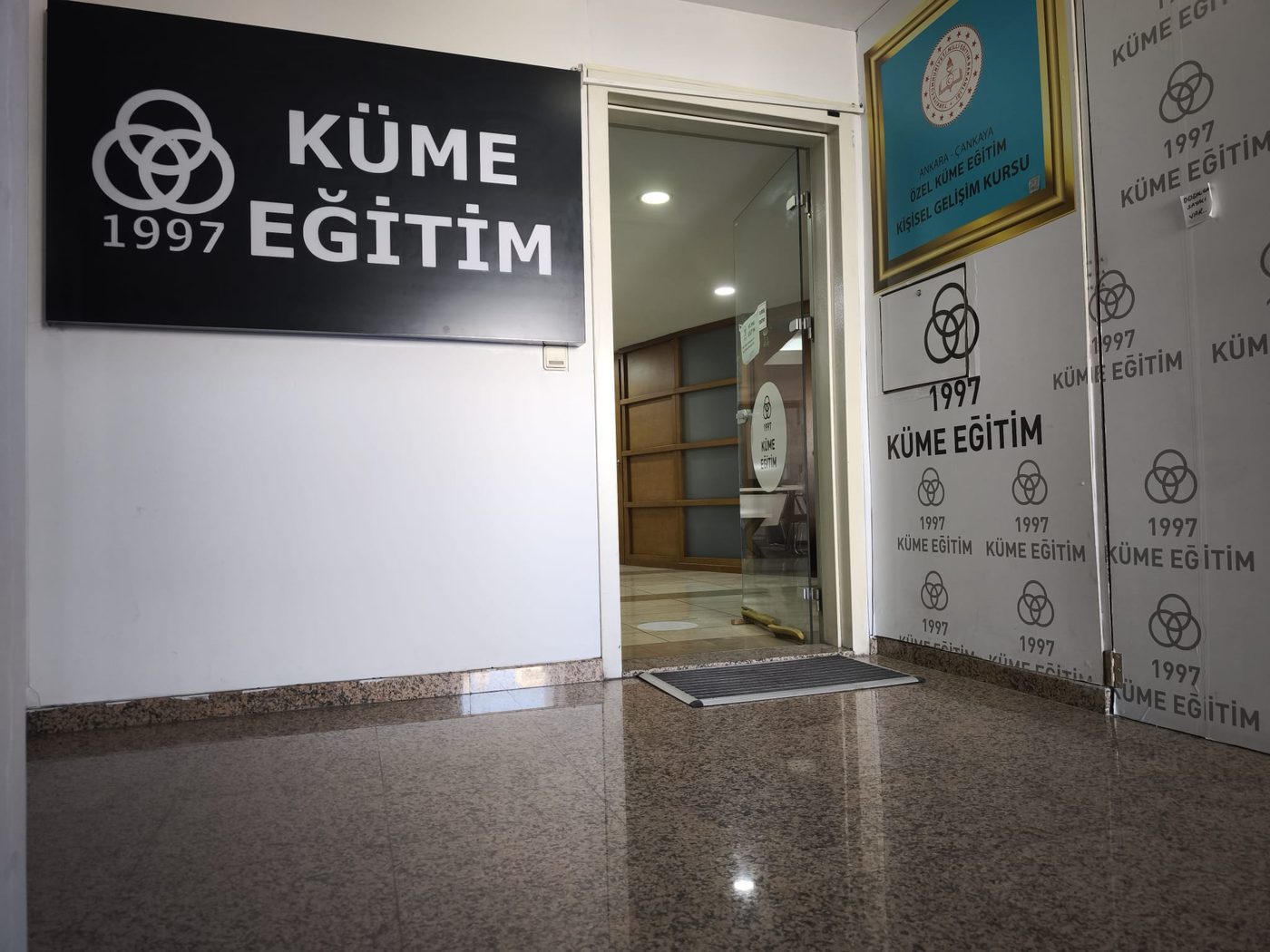 Küme Eğitim giriş kapısı