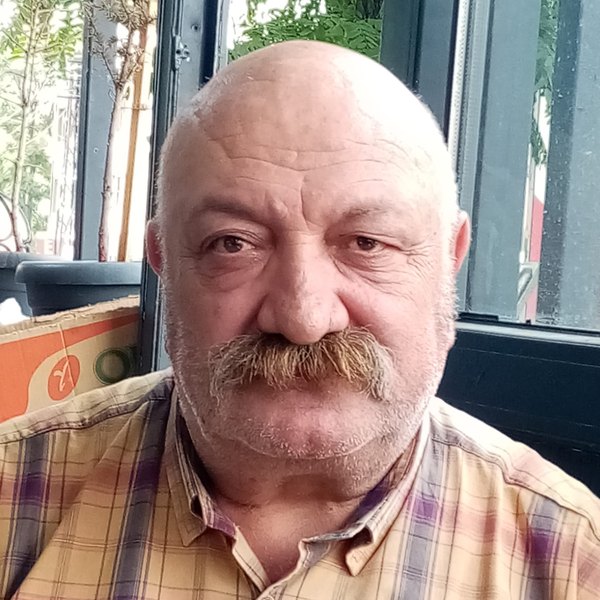 Sebahattin Ünür — Kimya Öğretmeni